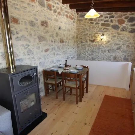 Malia Stone - Secluded Cozy Retreat