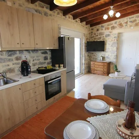 Malia Stone - Secluded Cozy Retreat