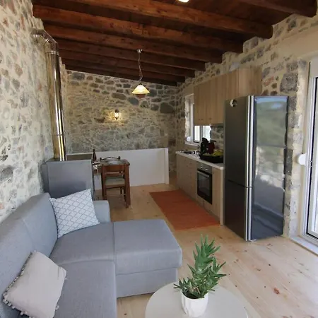 Malia Stone - Secluded Cozy Retreat * Goniai