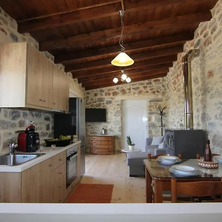 Malia Stone - Secluded Cozy Retreat Goniai