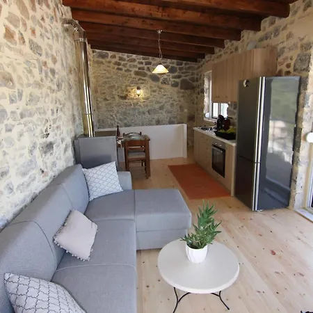 Malia Stone - Secluded Cozy Retreat
